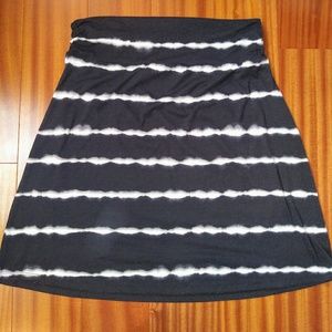 Faded Glory Skirt (M) Black & White Knee Length